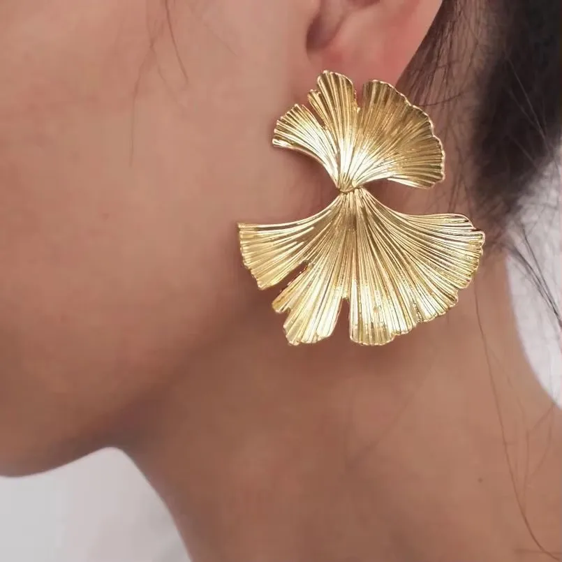 Nuevos pendientes colgantes de Ginkgo Biloba para mujer, pendientes colgantes llamativos de Metal superior de Color dorado, pendientes inusuales boucle d'oreille