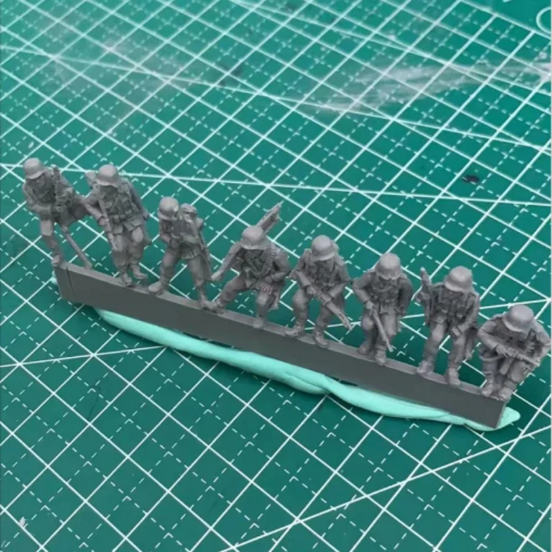 1/72 Scale Resin Figure Assembled Model Kit Car Sitting Infantry Modeling Unassembled and Unpainted Diy Toys