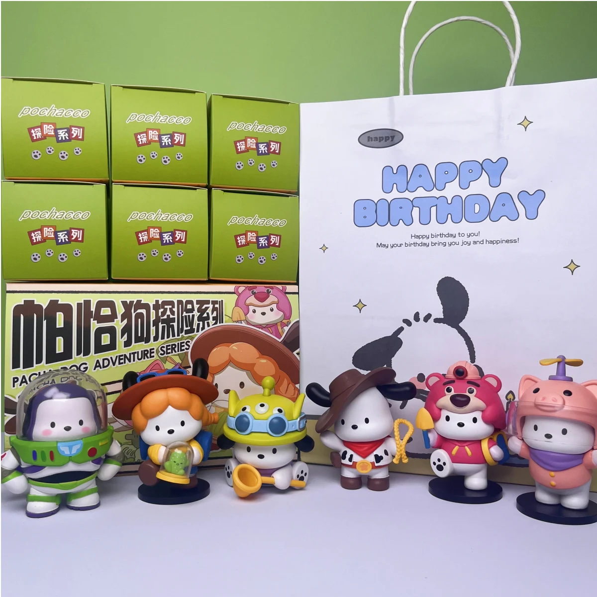 Sanrio Pochacco Adventure Series figura de arrastre adorno de mesa decoración de juego de moda regalo muñeca de cumpleaños caja ciega