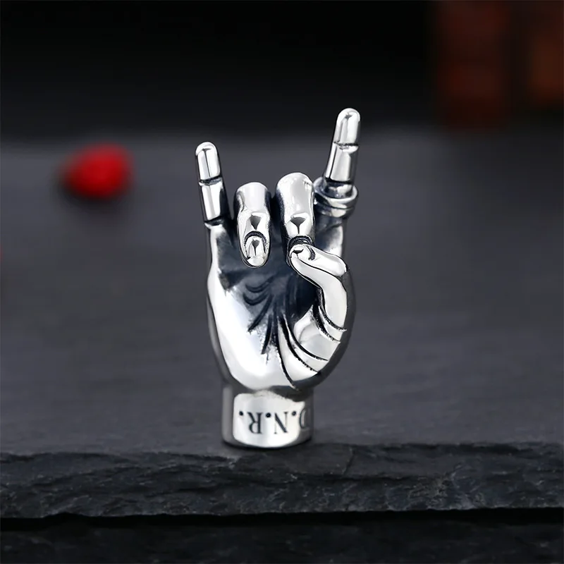 Wholesale 925 sterling silver pendant, rock gesture men's necklace pendant, Thai silver vintage antique antique jewelry