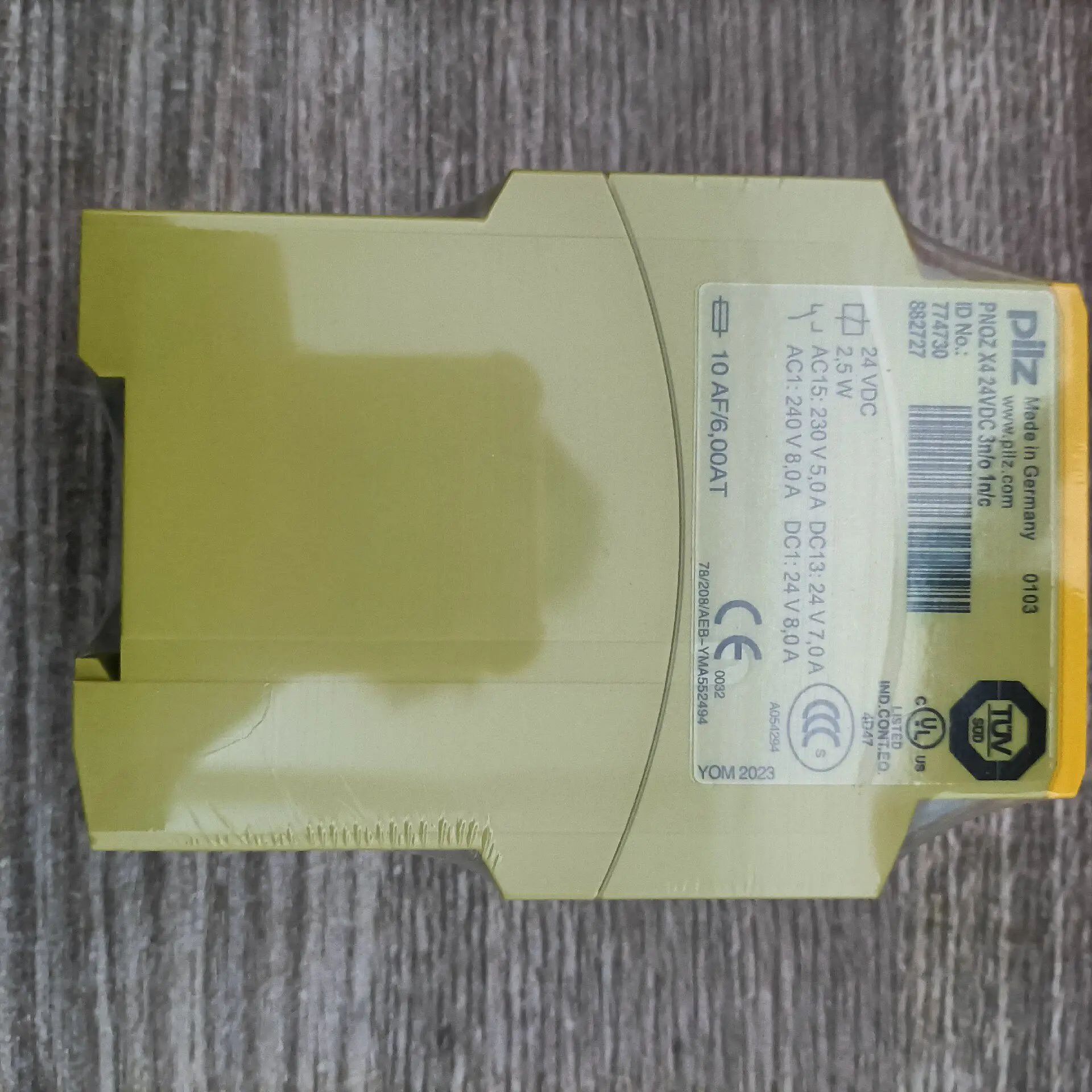 Brand new genuine PILZ Pilz safety relay PNOZ X4 model 774730 in Stock