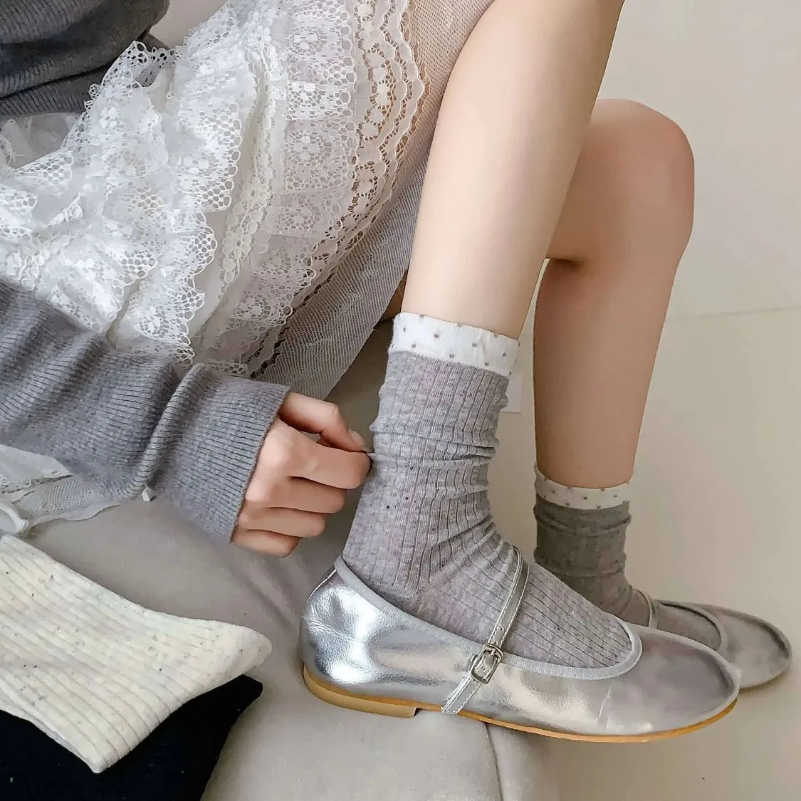 3 ペアレースドットシームレスソックス女性ミッドカーフソックスカラーブロックスタックソックス