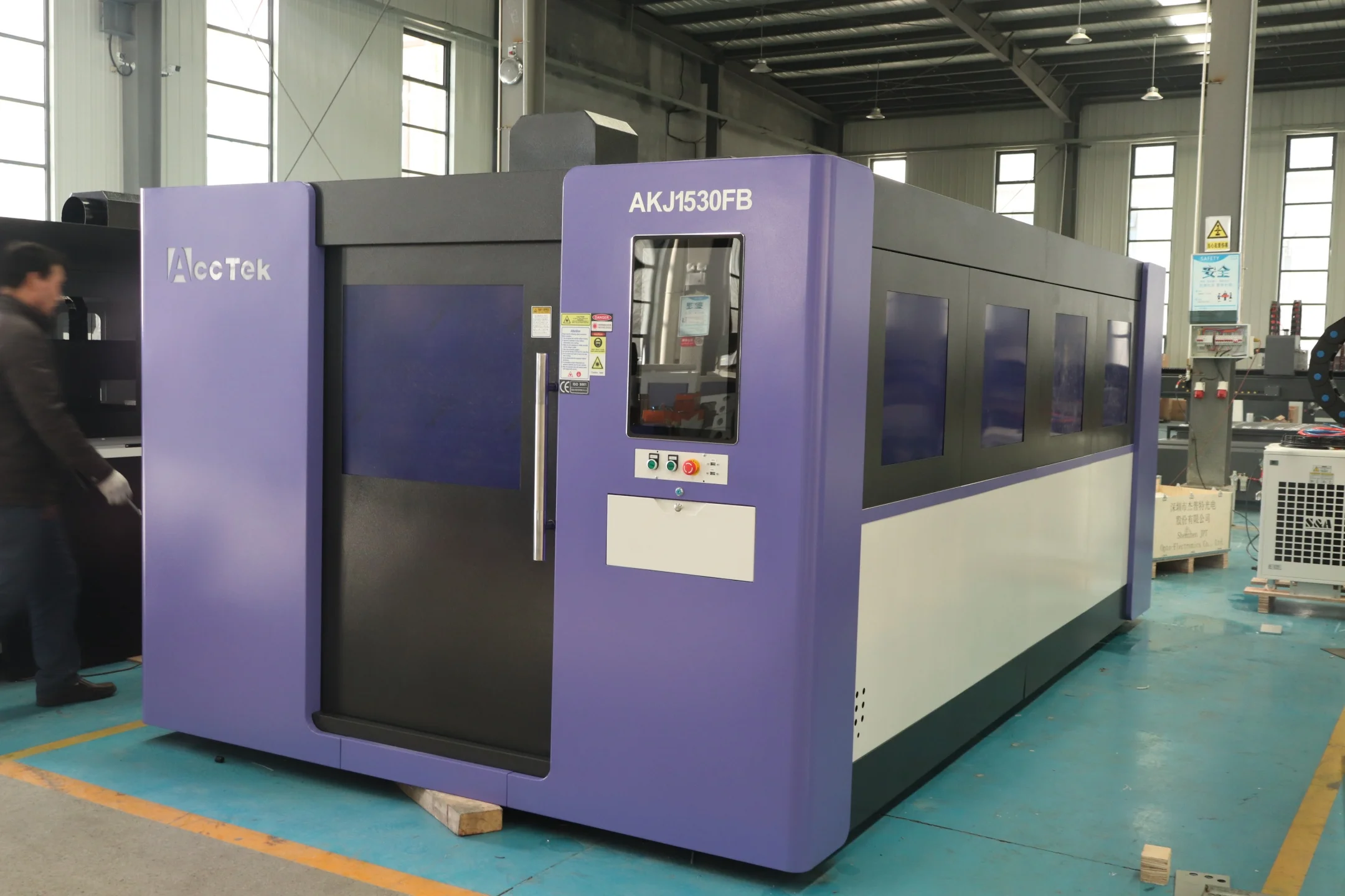 3kw fiber laser cutting machine with enclosed 1530 2030 double working table fiber laser cutting machine USA