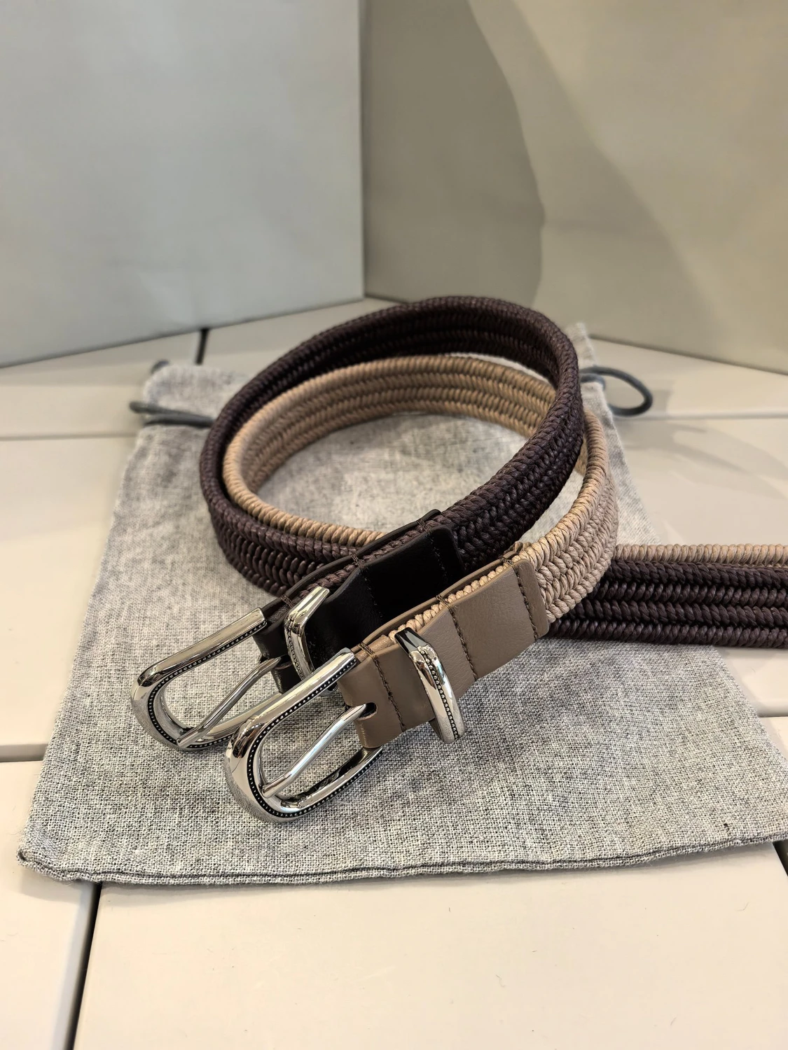 Unisex high-stretch braided belt with pinless round-tip buckle