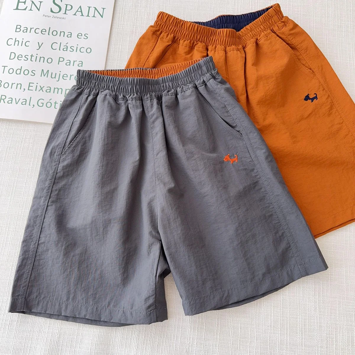2026 Sommer Teenager Kinder Schnelltrocknende Shorts mit Hundestickerei Leichte Atmungsaktive Elastische Taille Freizeitshorts für Jungen Mädchen 4-14 Jahre – Detail 3