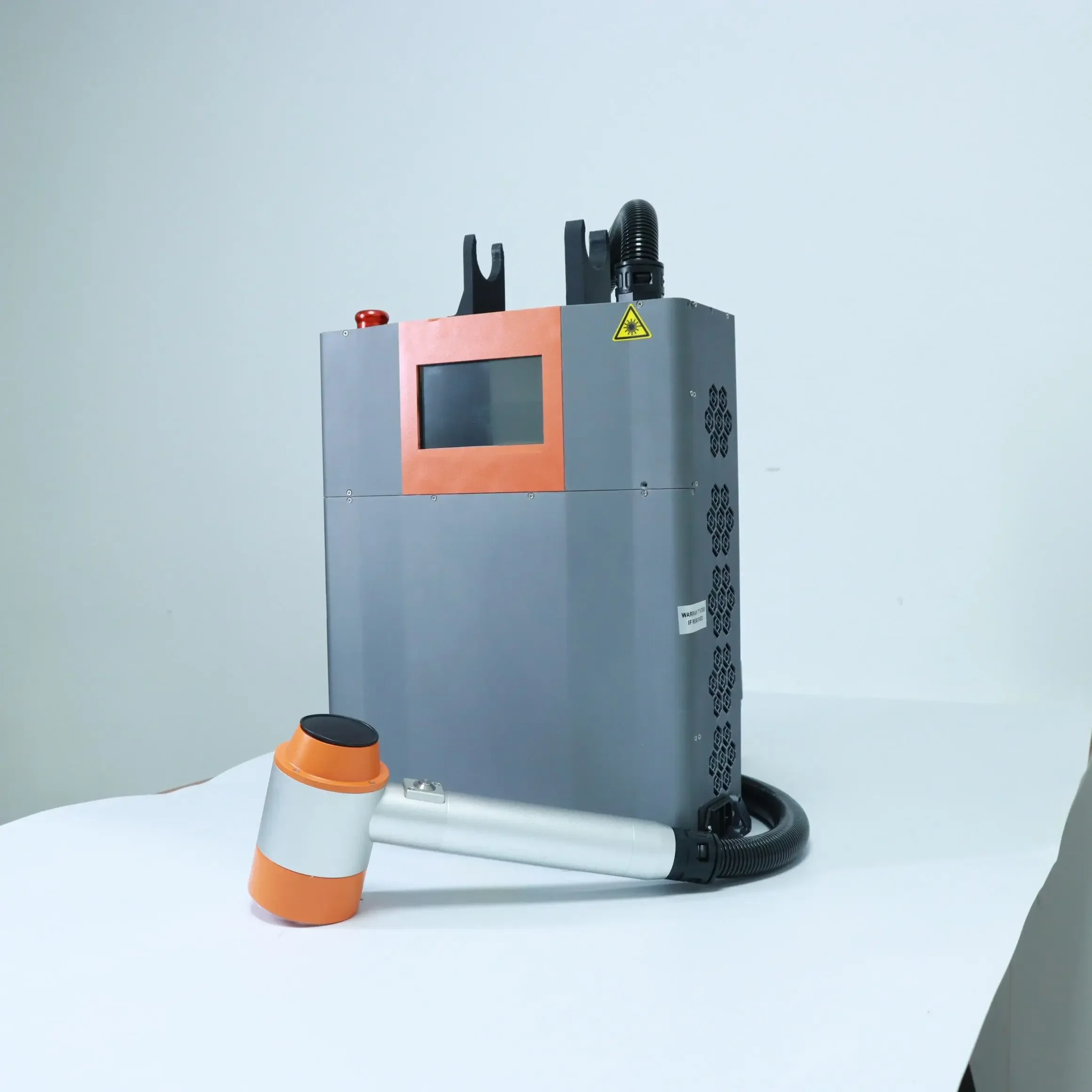 2025 Portable Hand-Held Laser Cleaner Fiber Laser Cleaning Machine Small Backpack Cleaning Machine for Metal