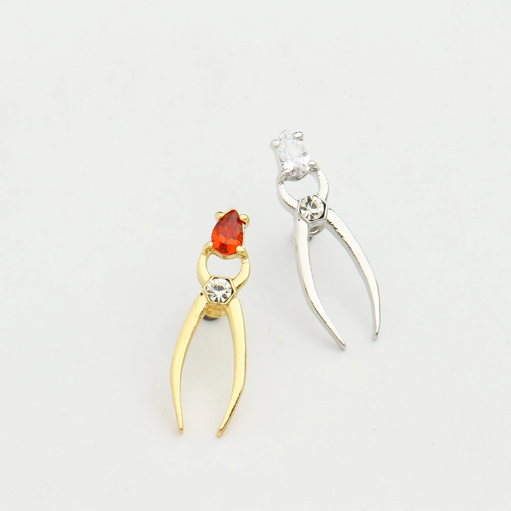 Hanreshe Medical Forceps Pin Brooch Dentist Jewelry Fashion Cute Inlaid Red Crystal Lapel Badge Gifts for Doctors Nurses