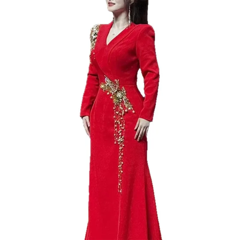 Sexy elegantes Langarm-Kleid mit Hemdkragen und Strasssteinen. Luxus-Abendkleid für Damen, langärmelig, formelle Bankettkleider