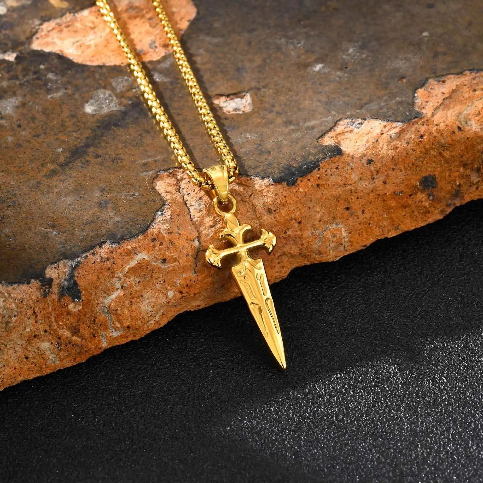 Punk-Halskette in Schwertform für Männer und Jungen, wasserdichter Schwertanhänger aus Edelstahl, Geburtstagsfeier-Geschenk – Detail 4