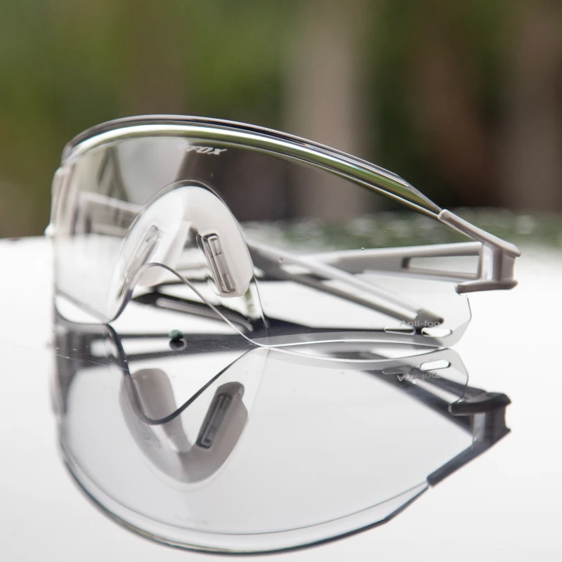 

BATFOX Photochromic Cycling Glasses Adaptive Lens Anti Fog Windproof MTB Road Bike Glasses for Adults