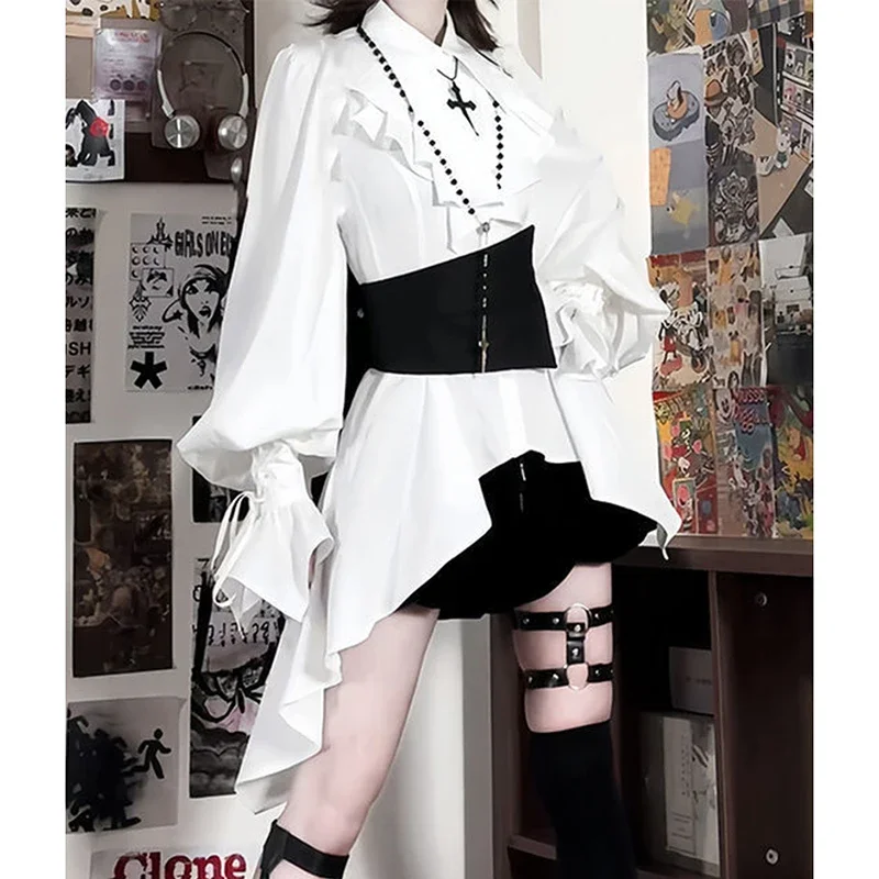 Conjunto gótico Prince Lolita de 3 piezas: blusa de encaje con escalera blanca + cinturón de corsé asimétrico negro + pantalones cortos de sombra Cavalier conjunto Harajuku