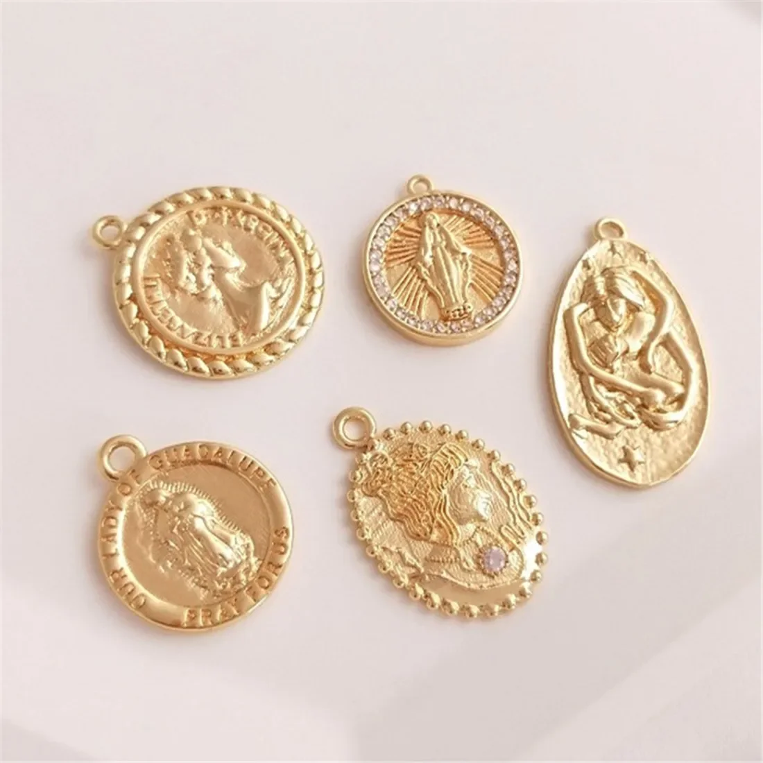 Pendant 14K Gold Bag with European and American Style Retro Portrait Gold Coin, Queen Maria's Head Charm Necklace Pendant D026