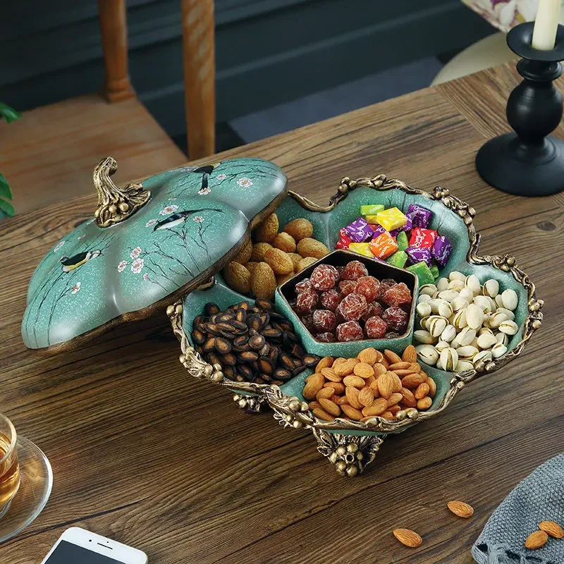 High-grade European creative dried fruit plate with grid and cover, dustproof candy plate ornament, living room coffee table