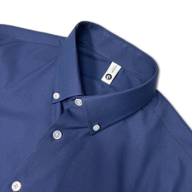 Novedad de Primavera de 2024 Camisa de negocios a rayas finas de alta calidad para hombres, camisa con cuello de hebilla, elegante y sin arrugas, tela personalizada