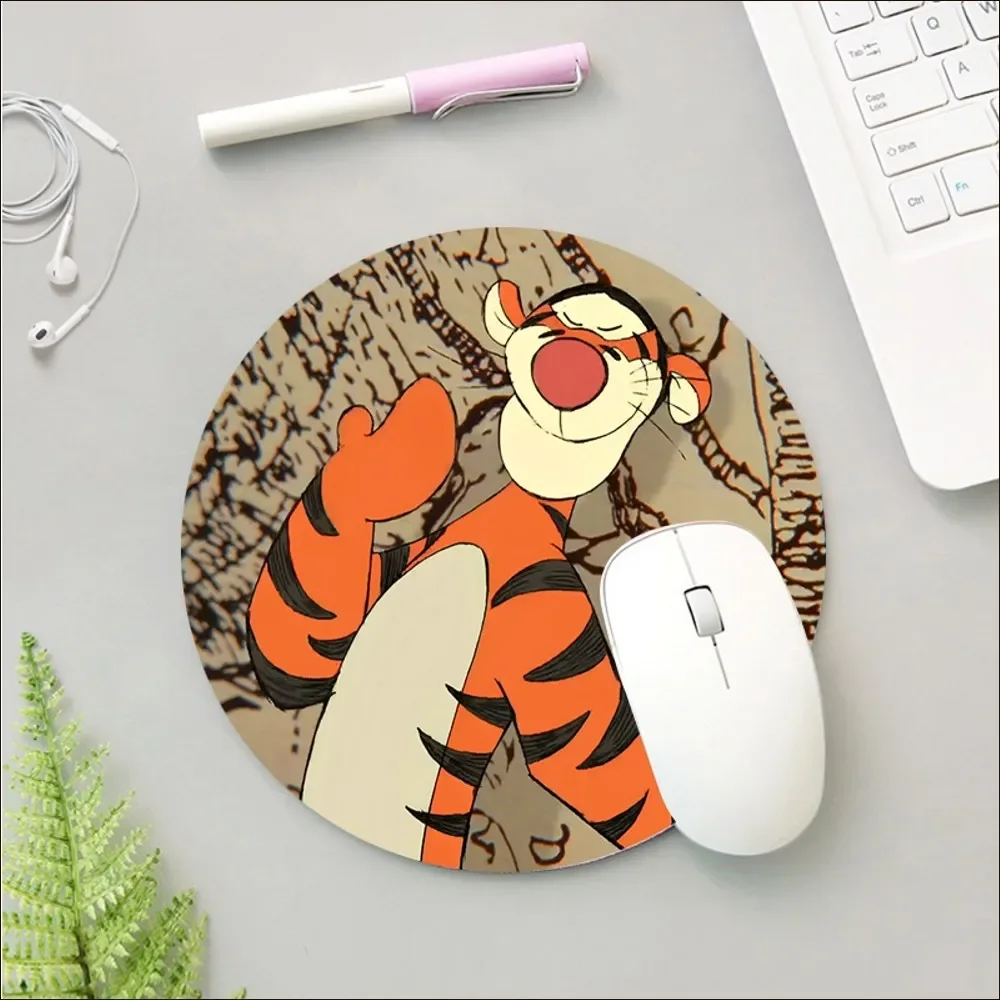 Disney Tigger Anime Movie Mousepad Non-slip Lockedge Office Computer Desk Mat Table Keyboard Cushion Non-slip For Girls Bedroom