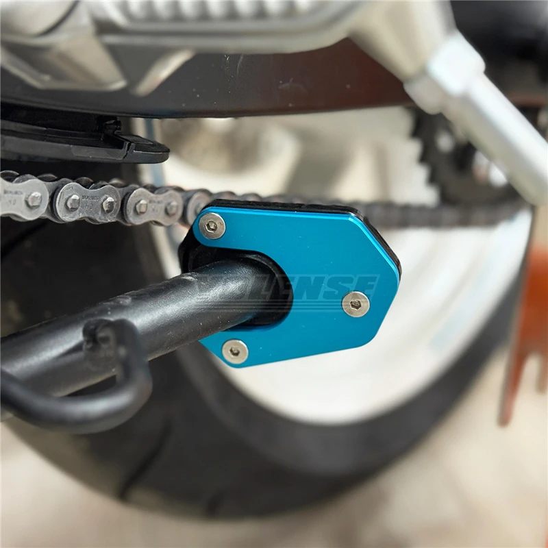 يصلح ل CFMOTO 450NK 450SR 450CLC CF 450 NK SR CLC 2023 2024 2025 دراجة نارية CNC الجانب حامل مسنده لوحة موسعة وسادة للقدم #6