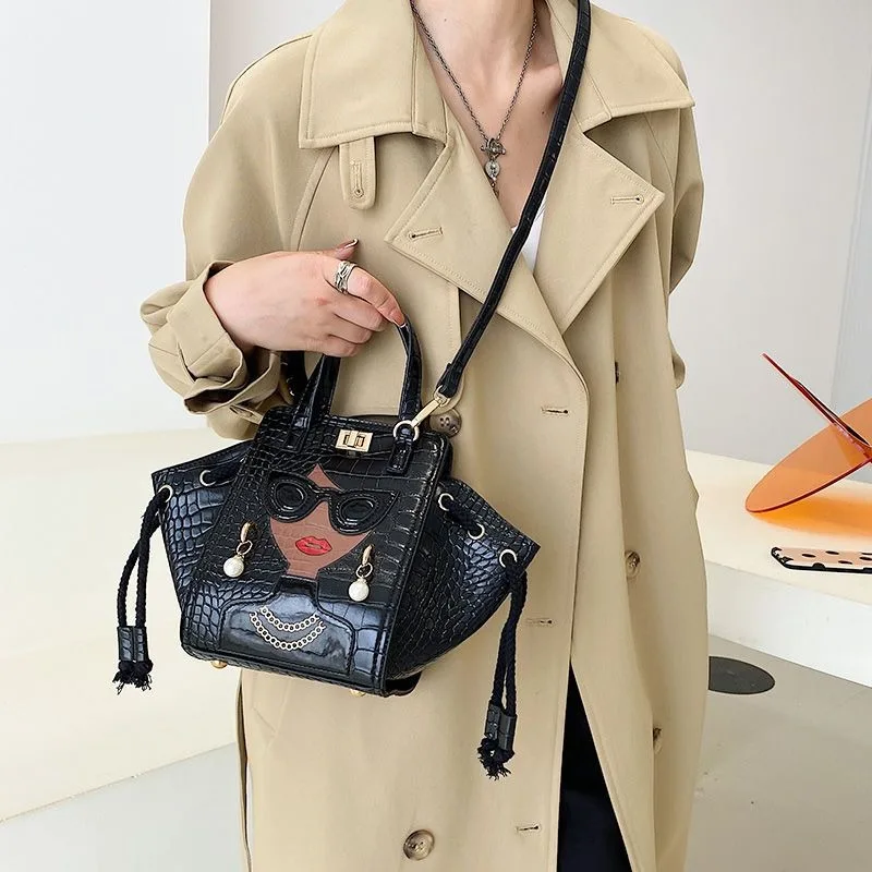 

The latest Galeries Lafayette women's bag, a stone-patterned handbag and a pearl single-shoulder bag temperament commuting 2026