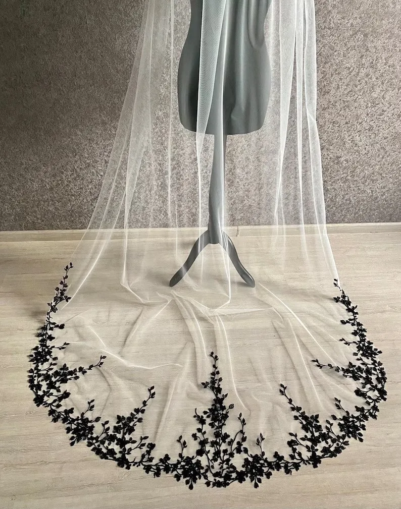 230cm Chapel Wedding Veils Lace Appliques Off White Tulle Black Veil Gothic Bride Veil Floral Bridal Veil Chapel