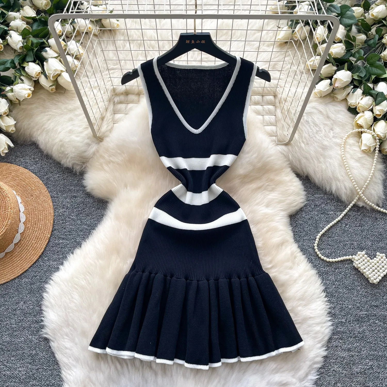 YuooMuoo Schickes, modisches, sexy figurbetontes Strick-Minikleid 2026 Sommer Ärmelloses, schmales, elastisches Rüschen-Partykleid Streetwear