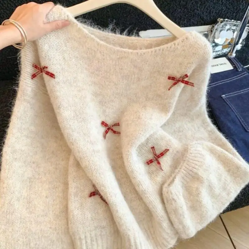 Sweet Cute Teenage Bow Round Neck Long Sleeved Knitted Sweater for Autumn Winter Beautiful Looking Girl's Loose Casual Sweater