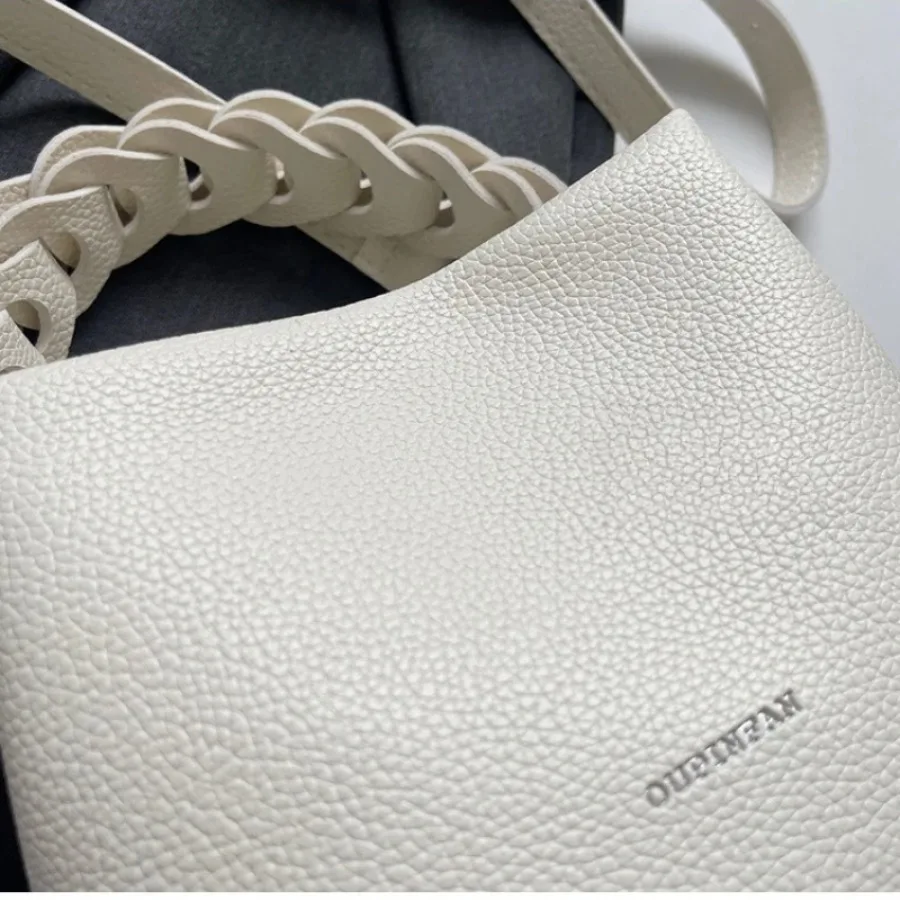 صيف جديد أزياء كبار الملمس دلو حقيبة الترفيه بسيطة أجنبية أنيقة أنيقة لون نقي قيمة لون عالية حقيبة كروسبودي الإناث