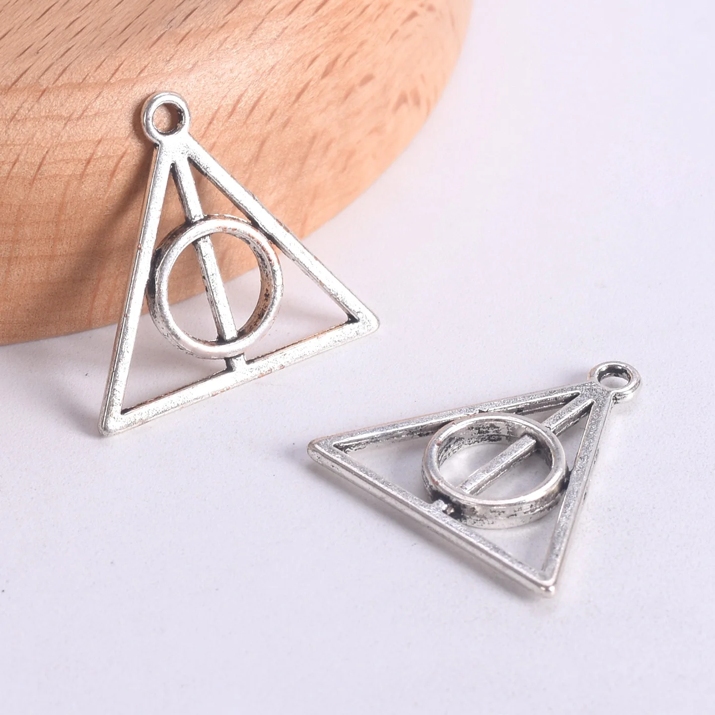 

10 шт., подвески треугольной формы, тибетское серебро, металлические свободные подвески для изготовления ювелирных изделий, поделок своими руками, фурнитура