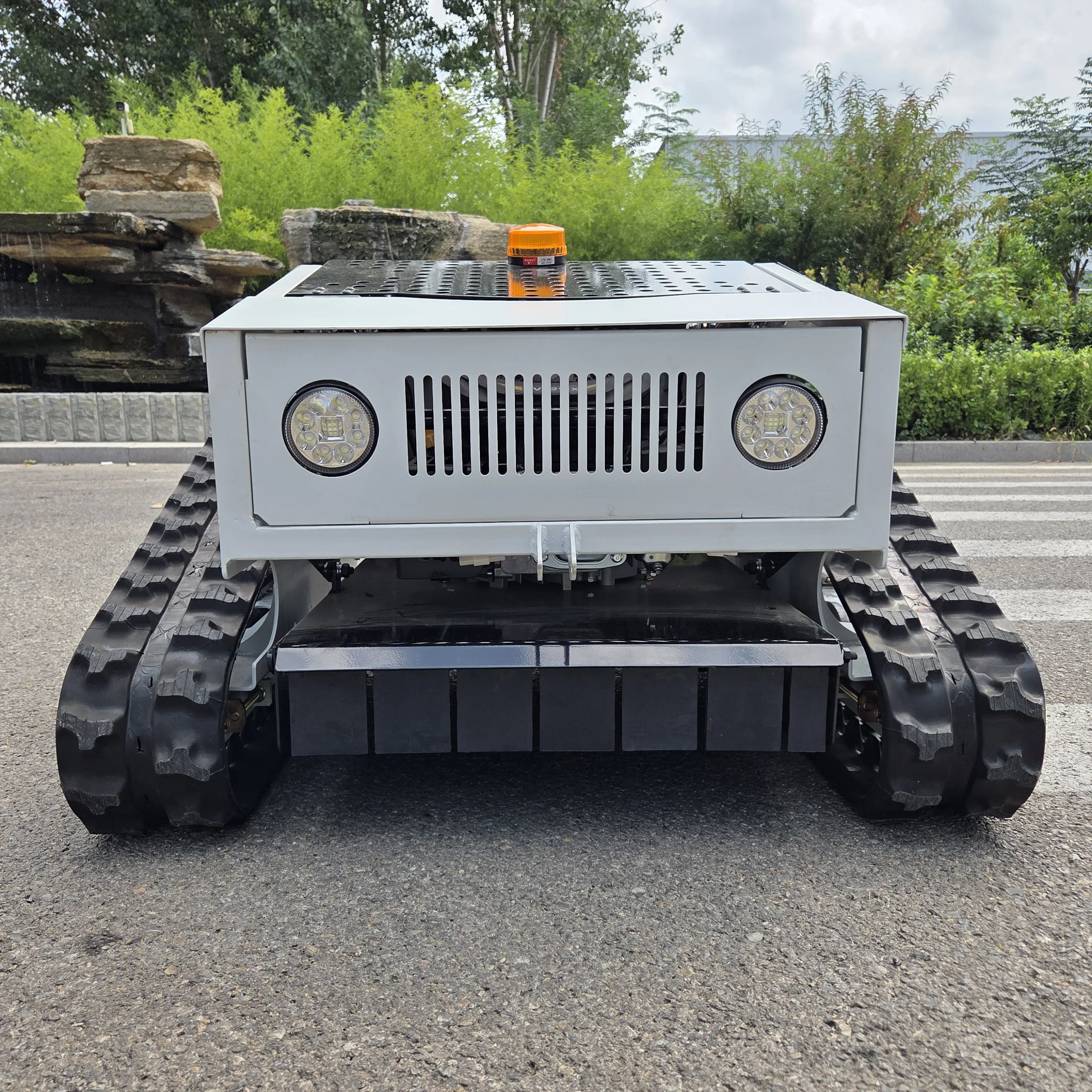 Nowa inteligentna kosiarka do trawy z elektrycznym rozrusznikiem jednym przyciskiem, podnoszeniem ostrza, funkcją zero turn i pełną automatyzacją.