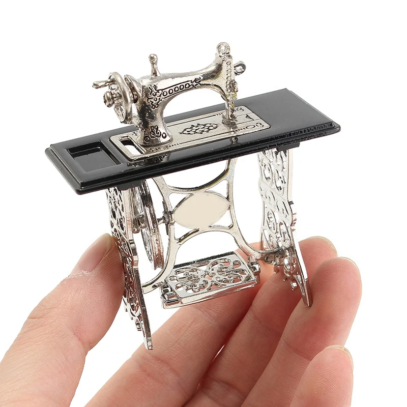 1Pc Mini Exquisite Alloy Miniature Sewing Machine 1:12 Scale Dollhouse DIY Decoration Gift Small Sewing Machine