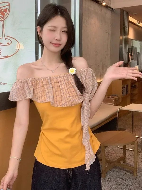 

Женская футболка больших размеров с одним открытым плечом, в клетку, с коротким рукавом, летний утягивающий топ, юбка с высокой талией и сборками