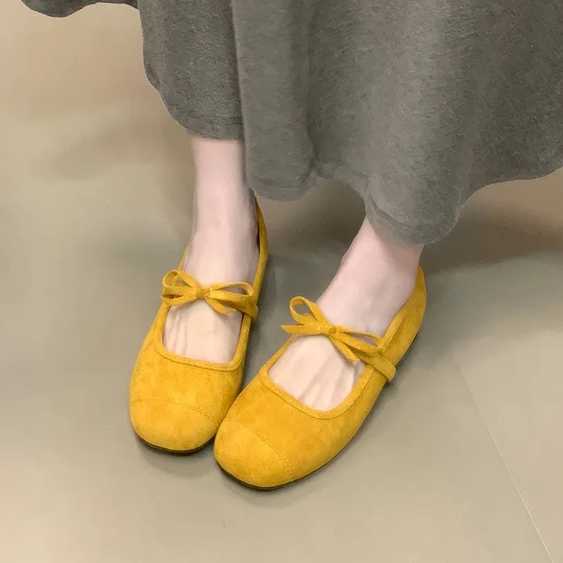 Doce apartamentos para mulheres verão deslizamento no dedo do pé redondo sapatos clássicos para mulheres sólido rebanho couro borboleta nó adorável sapatos casuais