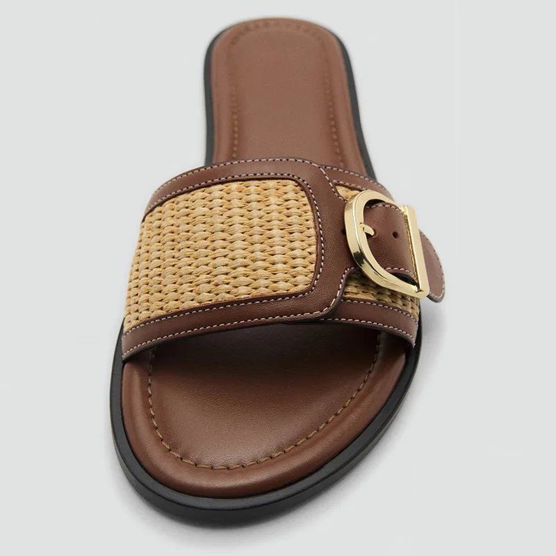 الرجعية البني المنسوجة الصنادل المسطحة النساء أزياء مشبك معدني الديكور الشريحة الصنادل الصيف مثير المفتوحة تو عطلة صنادل شاطئ