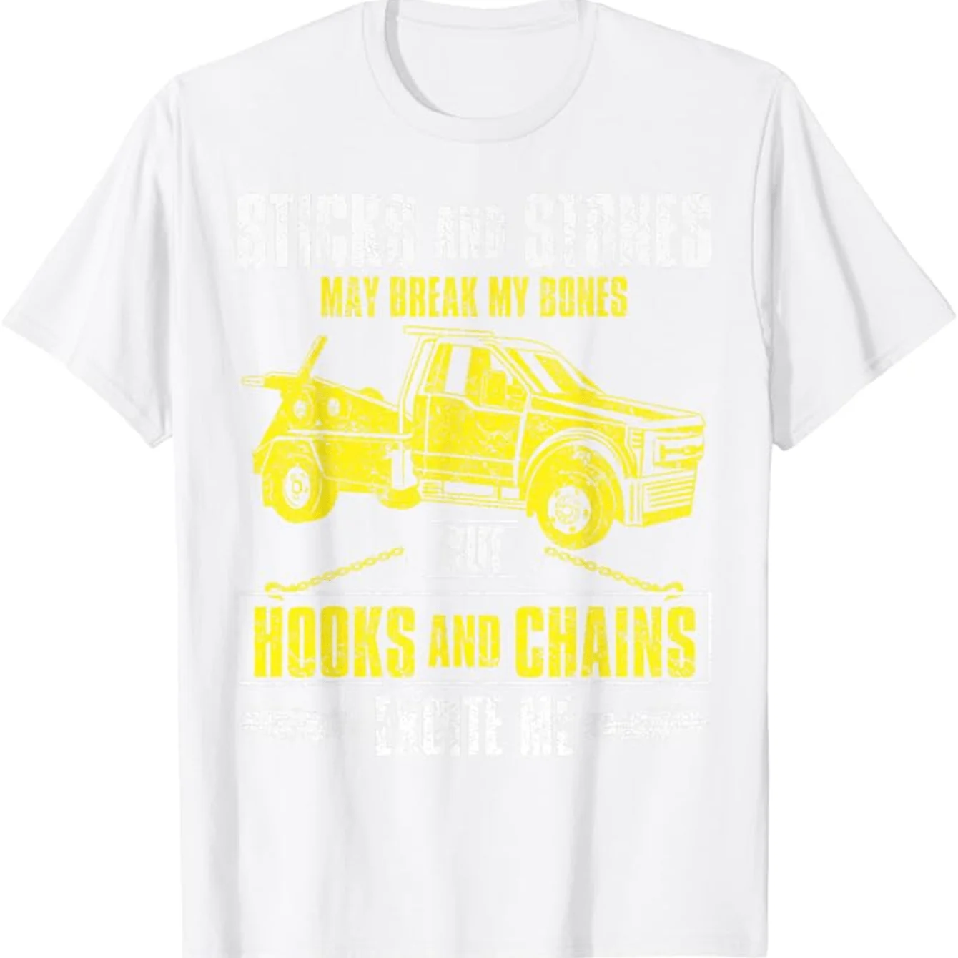 تي شيرت رجالي مضحك لسائقي شاحنة السحب - "العوامل والأحجار قد يكسر عظامتي ولكن خطافات وسلاسل يثيرني" جرافيك