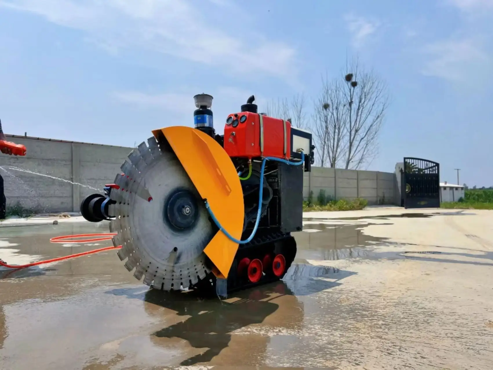 Factory  Concrete Floor Machine/Best Price Asphalt Road Crawler New Remote Control Cutting Machine