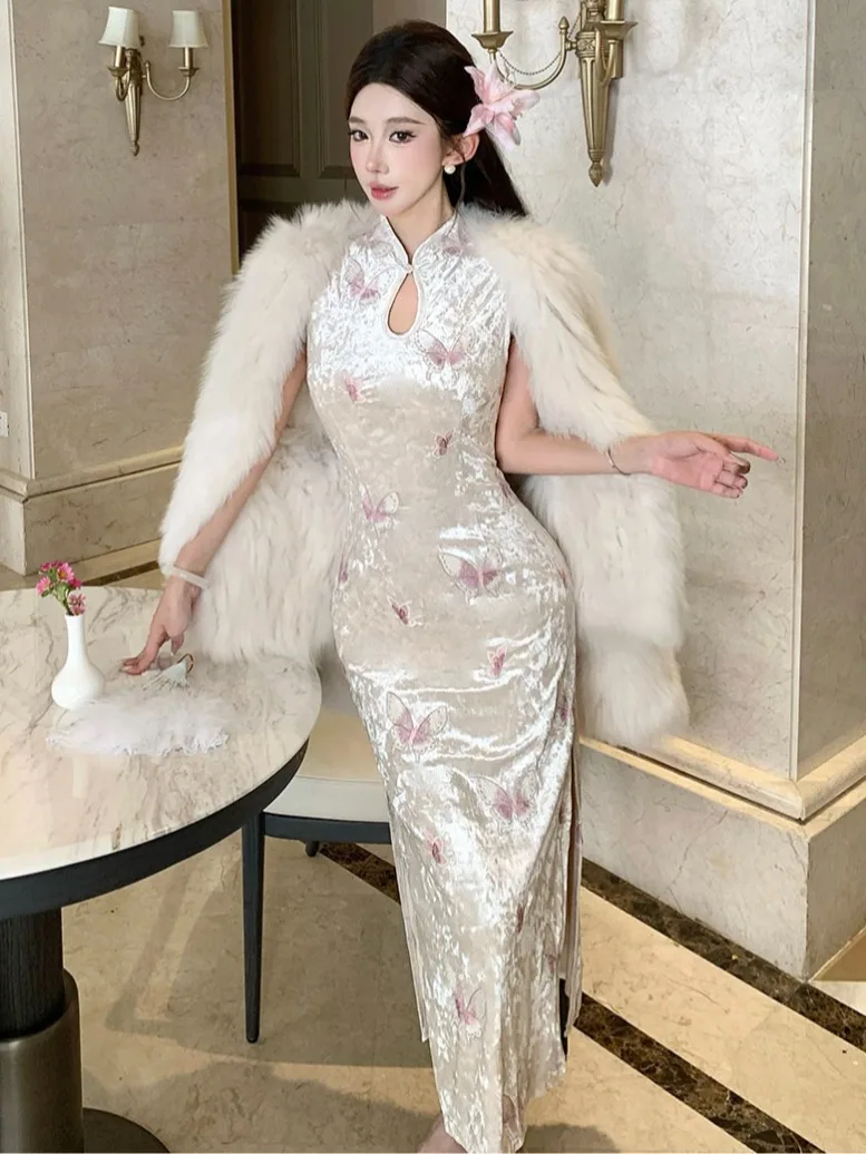 レトロな中国風の蝶刺繍ベルベットボディコンスカートドレス若々しいミッドレングスチャイナドレスハイスリットデイリーウェア