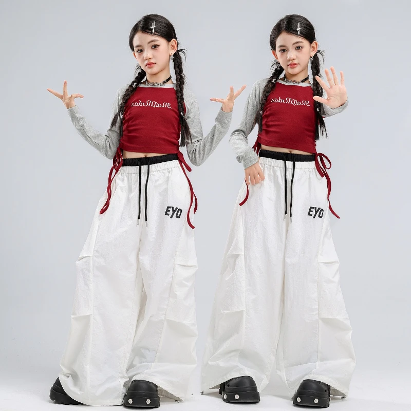 ヒップホップ風のガールズストリートウェア、赤いトップス、ゆったりとしたパンツ、ジャズダンス衣装、ファッション性の高い長袖ストリートダンスウェア、ステージショー用セット。