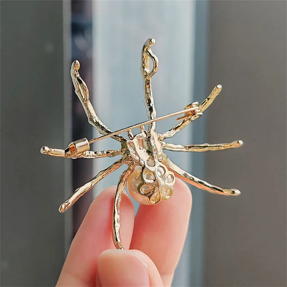 Exaggerated Black White Spider Creative Brooch Men Women Party Clothes Scarf Accessories Pin Brooches Gift