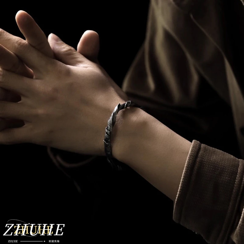 

ZHUHE This Vintage Punk Gothic Feather Opening Bracelet Features A Niche Design And Is Fashionable For Men