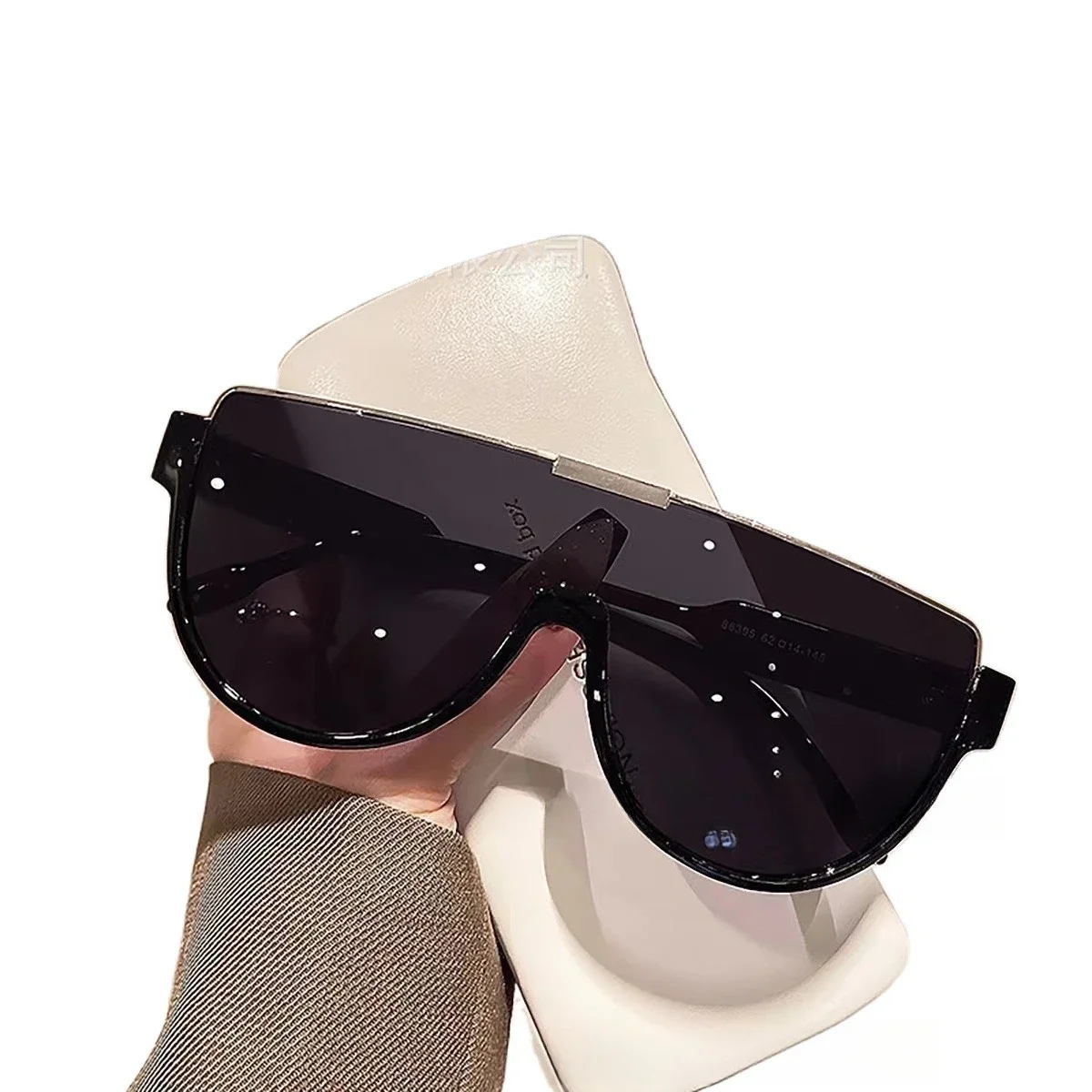 

Fashionable large frame one-piece pilot sunglasses women's street photography mask sunglasses men's trendy street photography