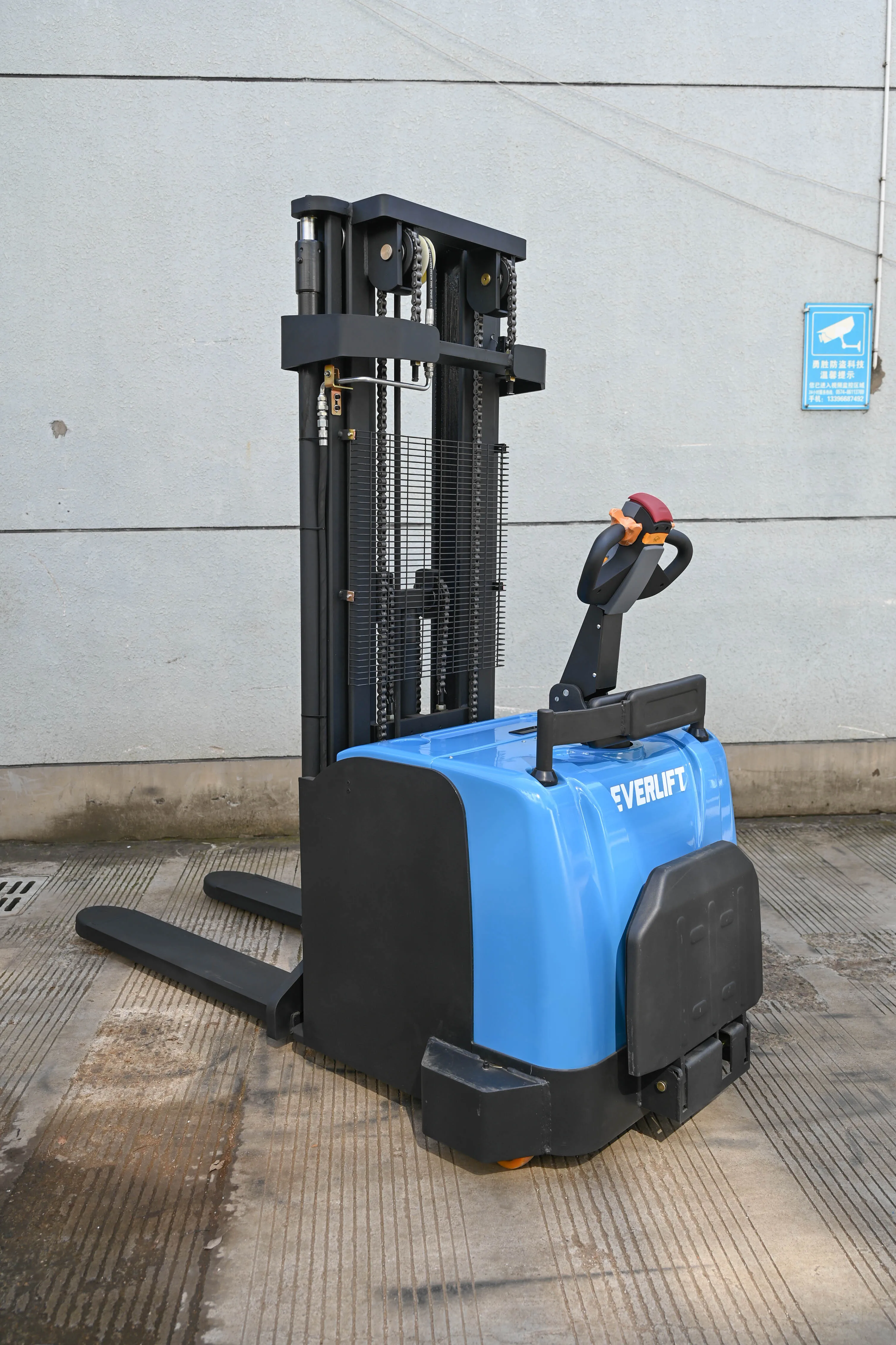 Heli Stapler Gabelstapler, max. 2 Tonnen, 6,2 m, robustes Design, Hubstapler, Lagergabelstapler