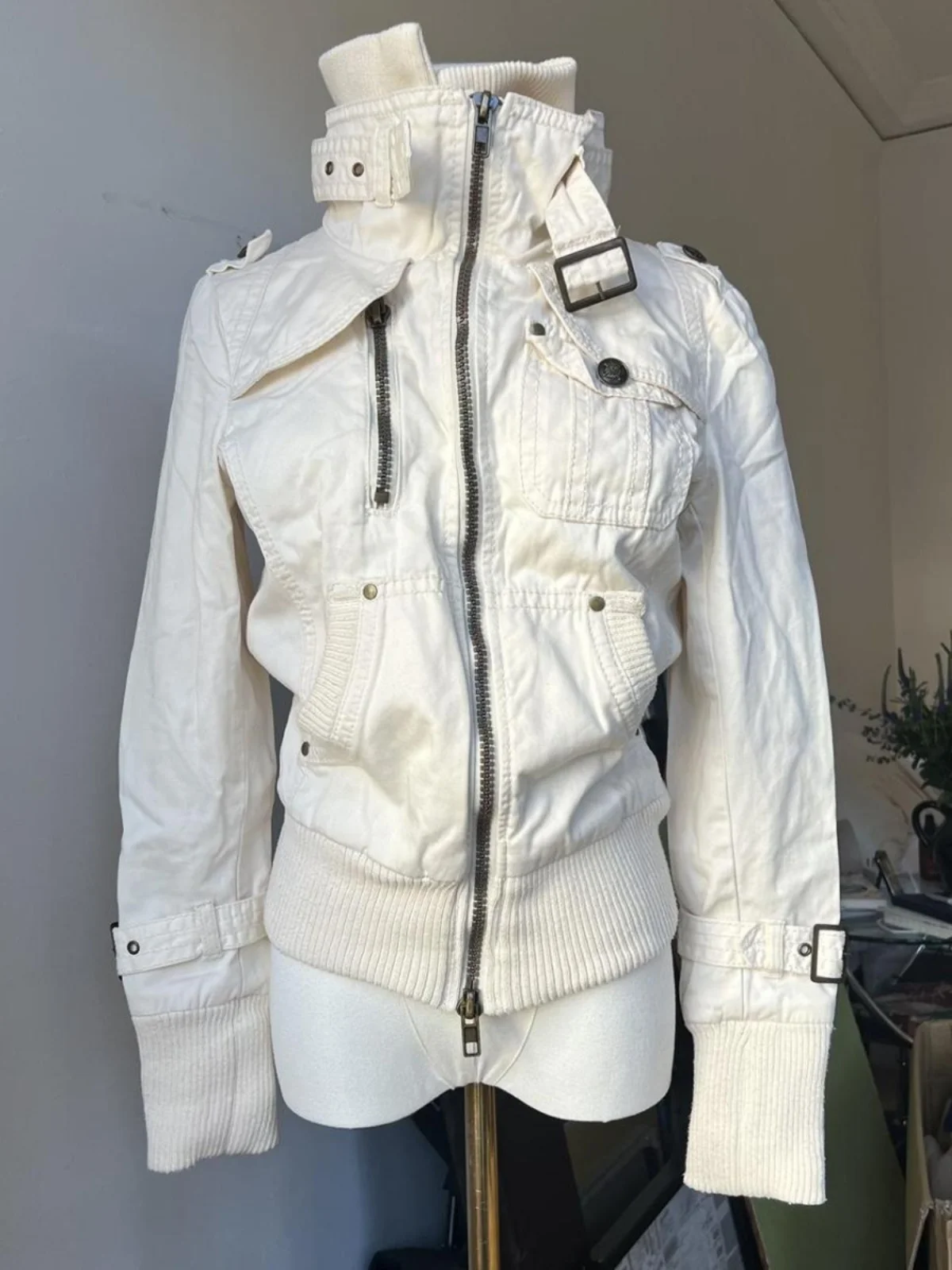 

Оригинальная белая рабочая одежда, женская куртка с воротником-стойкой, ранняя осень 2024, новый американский топ в стиле ретро, пальто из смеси хлопка Heya Faion