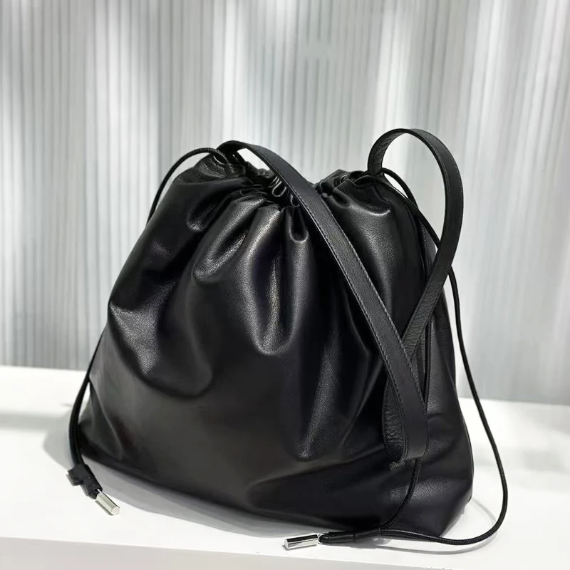 حقائب كلاسيكية من الجلد الطبيعي برباط على شكل دلو للنساء، حقائب يد ومحافظ فاخرة بتصميم جديد لعام 2025، حقيبة كتف صغيرة مزخرفة بثنيات من جلد البقر جودة عالية ًالشحن مجانا وصول الشحن السريع