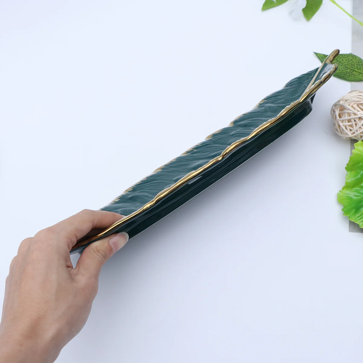 

1Pcs Moss Green Ceramic Snack Dish Large Banana Leaf Shape Plate for Wedding Birthday Banquets Party Ceramic Dish