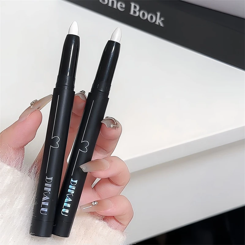 Fijn glans pareloogpotlood met verhelderend effect, langdurig, veegvast, met glanzend oogschaduwpotlood.