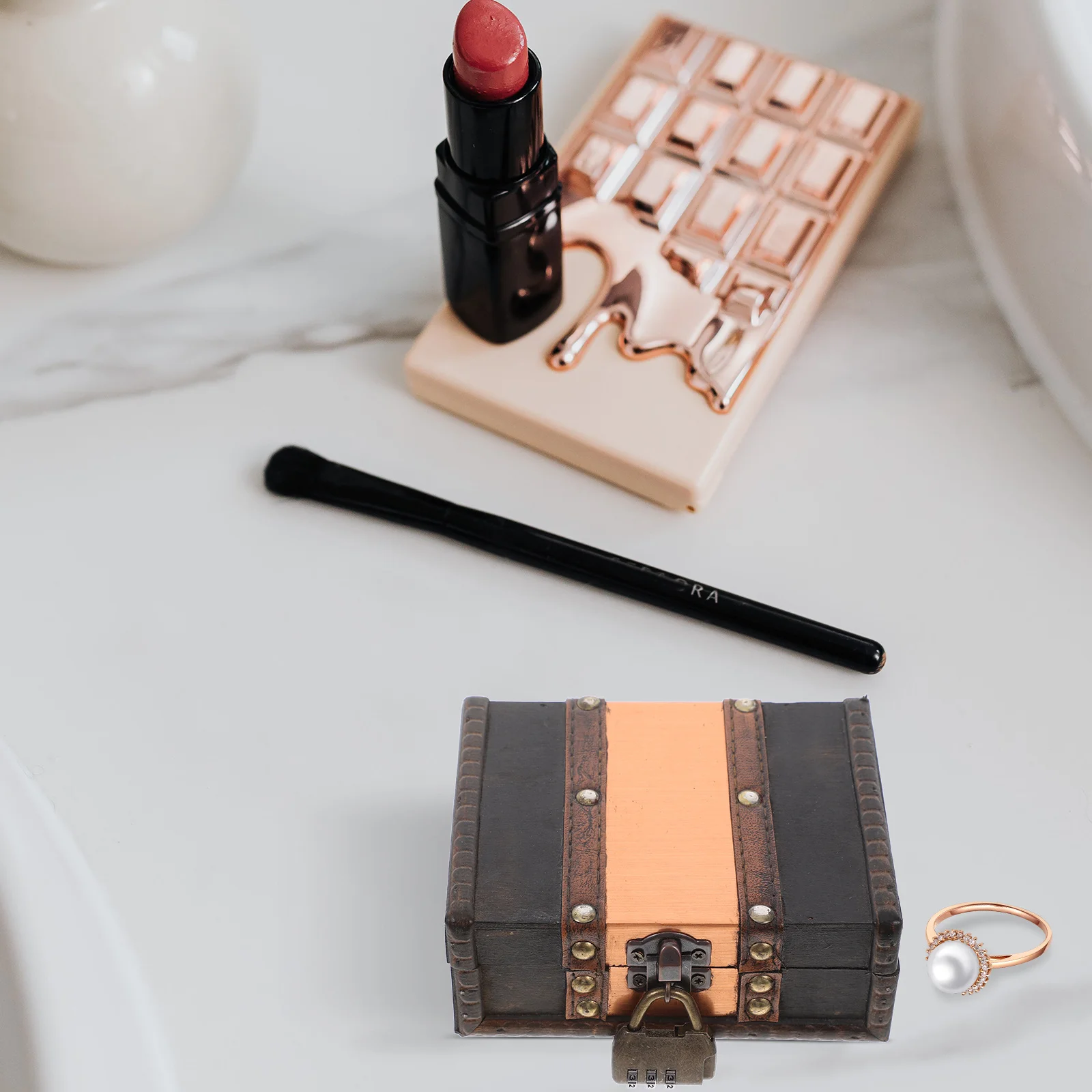 

Vintage Wooden Treasure Chest Small Lock Decorative Box Jewelry Organizer Keepsake Storage Desktop Box for Home Office