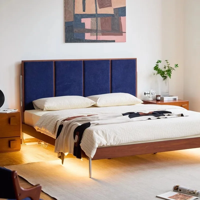 

Retro soft bag solid wood bed fabric with lamp small apartment log master bedroom modern and simple