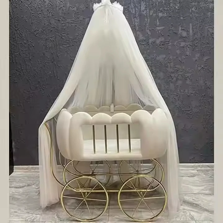 Luxury Metal Baby Moses Basket Comfortable Foldable Crib Modern Style Baby Cradle Bedroom
