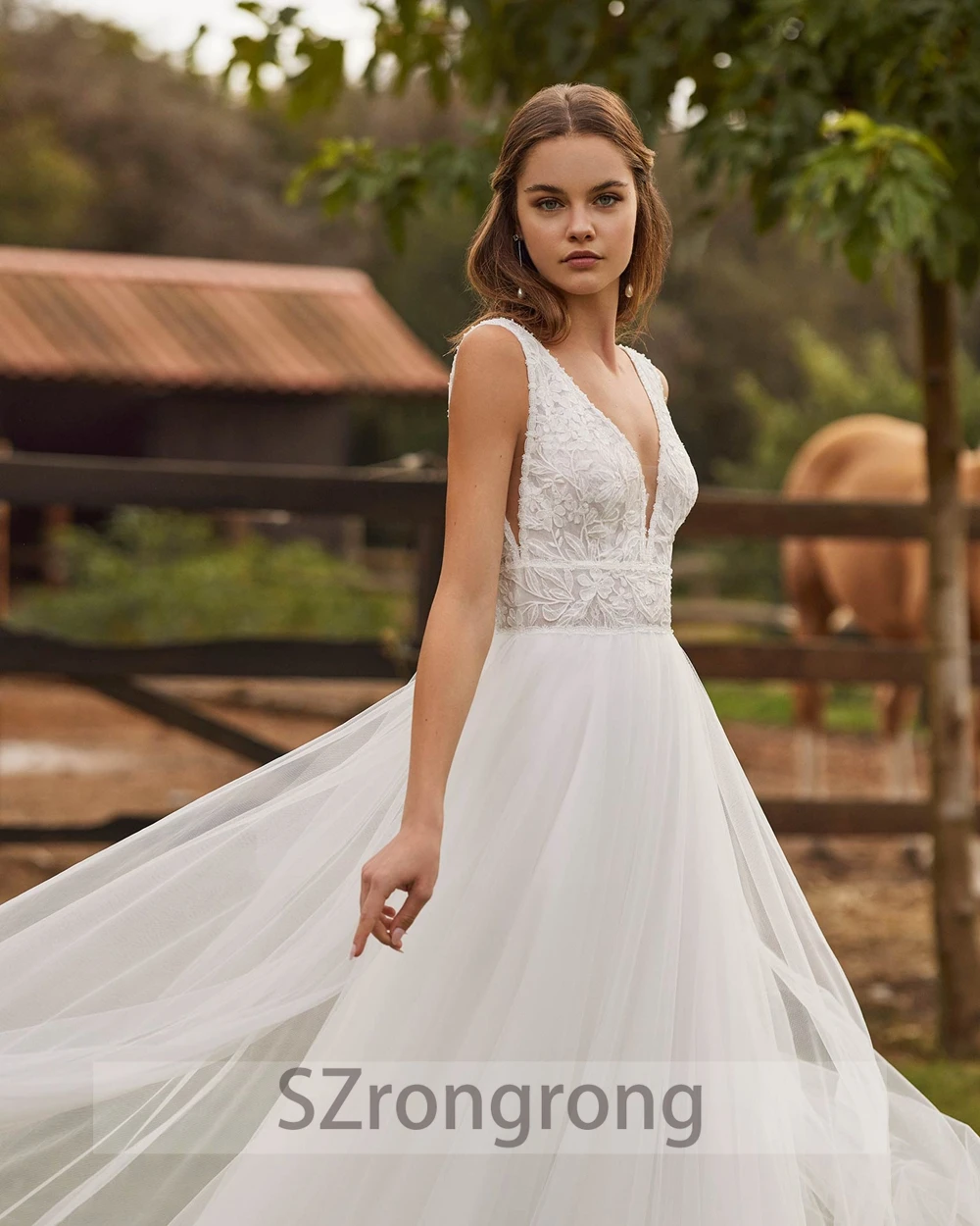 

Custom Made Bohemaid Strapless Lace Wedding Party Dress Appliques A-line Backless Floor Length Tulle Bridal Dress with Court