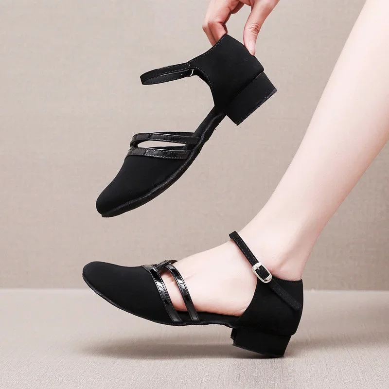 Hot Sale Ladies Ballroom Latin Dance Shoes Black Salsa Low Heels 3.5cm Samba Tango Shoes Soft Sole Party Ballroom Standard Shoes