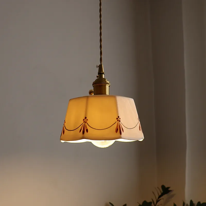 Vintage Brass Ceramic Pendant Lights LED Living Room Bedroom Kitchen Island Ceiling Lamps Modern Christmas Decoration Lighting