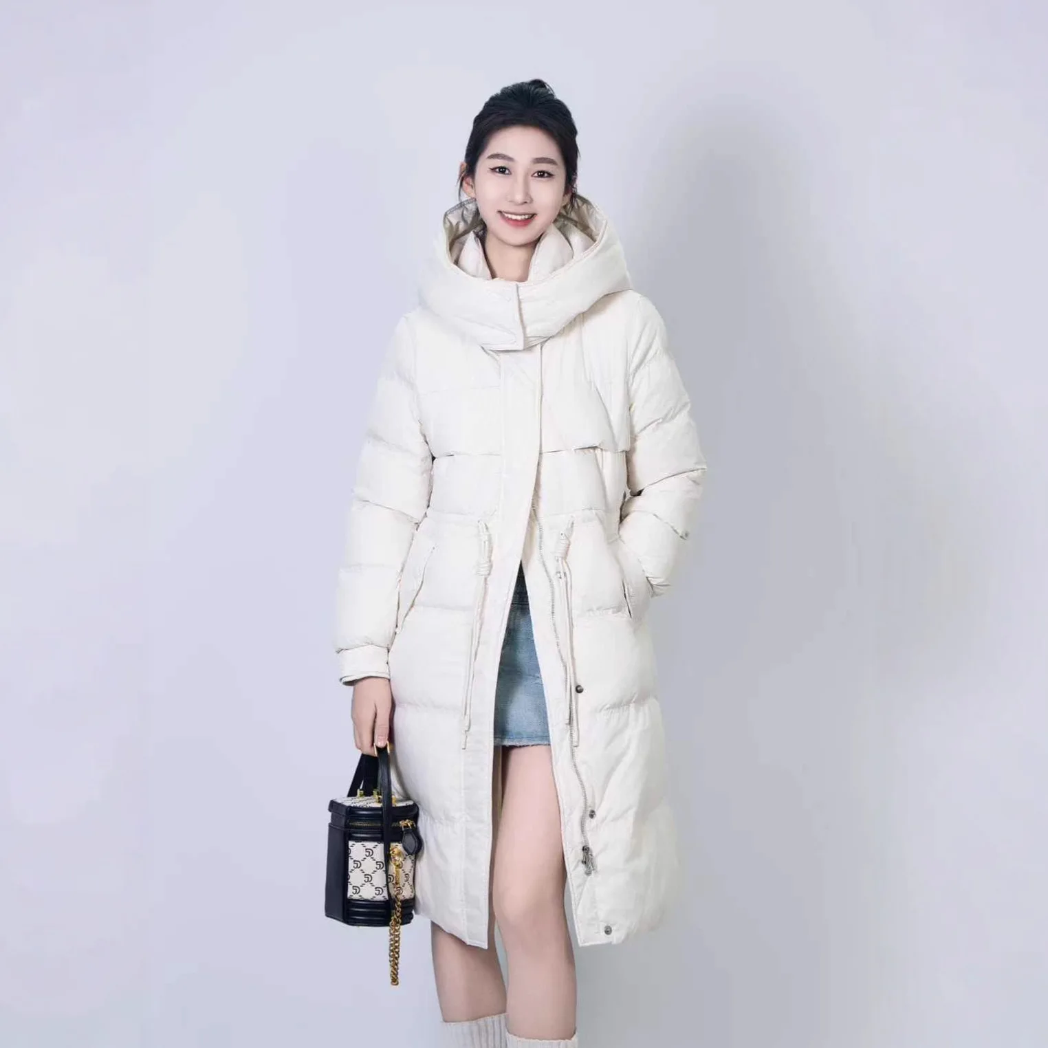 Piumino invernale lungo Parker con cappuccio Piumino femminile con coulisse in vita caldo al ginocchio Capispalla da donna Piumini spessi in piuma d'anatra bianca